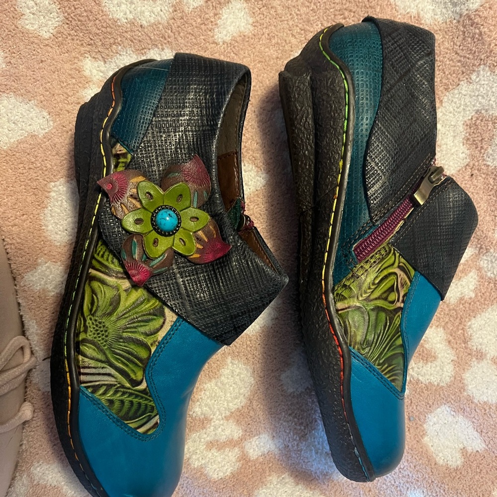 Socofy Leather shoes!! New without tags never worn!